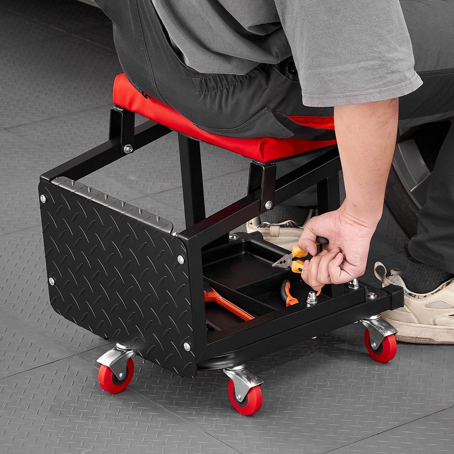 Mekanikerpall, kapacitet 136 kg garagestol/arbetspall med hjul, 360° svängbar verkstadspall med verktygslåda, krypstol/stegpall för mekaniker, för garage, verkstad och bilreparationer, svart