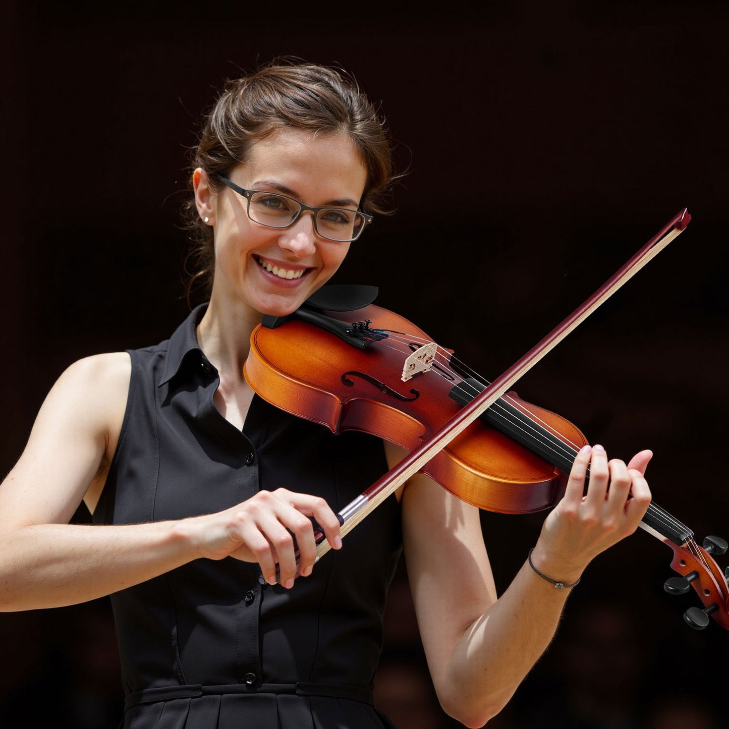 Fiol 355 mm fullstorlek för vuxna, fiolset för nybörjare med hårt fodral, harpiks, stråke, axelstöd, stall, stämapparat och extra strängar, professionella musikinstrument för elever (brun)