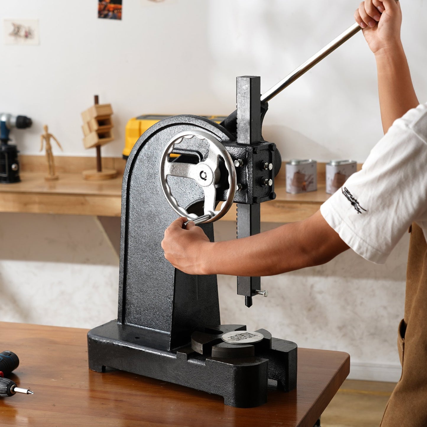 Spindelpress, 3 tons spärrhaketyp spindelpress, spärrhakehävarmspendelpress med handhjul, 12,2" maximal höjd, manuell bordsstanspress i gjutjärn, för stansning, bockning, sträckning, formning