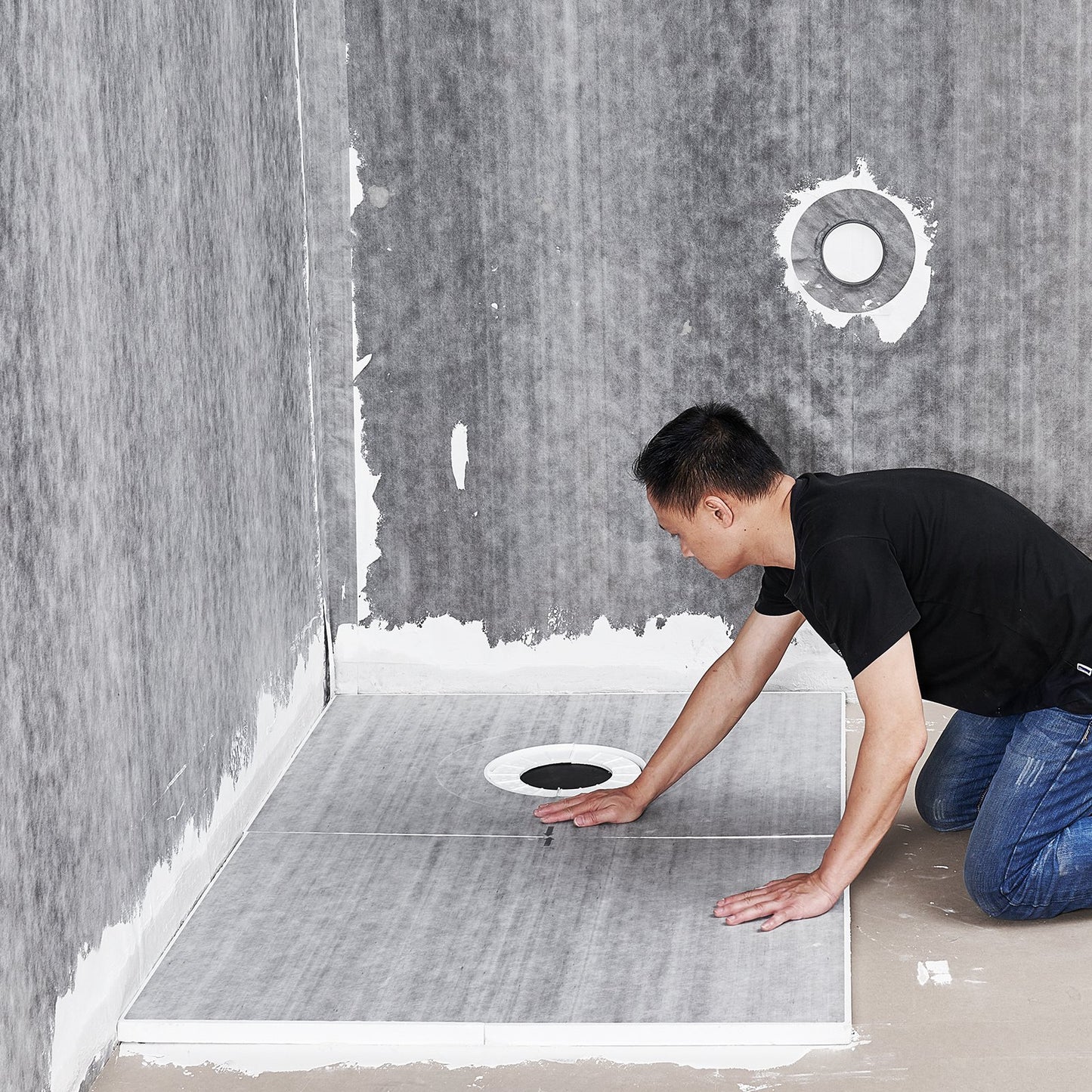 Duschkantsats, 1524x965 mm duschkara med 160 mm förskjutet avlopp, lätta EPS-duschinstallationssatser med 2 vattentäta dukar, sluttande duschkar passar för badrum