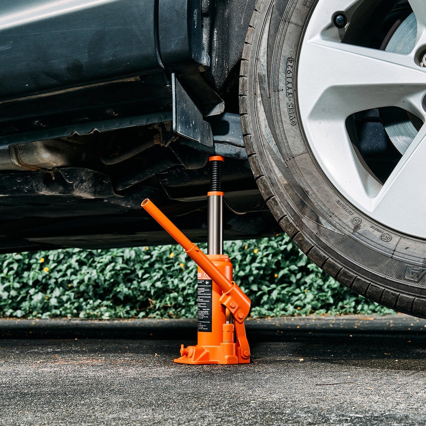 Hydraulic Bottle Jack, 6 Ton Load Capacity, 195-375 mm Lifting Range, Heavy Duty Hydraulic Welded Bottle Jack for Car, SUV, Pickup, Auto Repair, House Lift and Agricultural Equipment, Orange