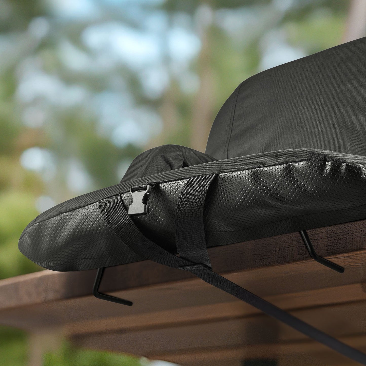 Stadionsits, 6 justerbara vinkelställningar, 73,66 mm vadderad stadionsits med ryggstöd och armstöd, bred ståndsits med krok, ficka, mugghållare för picknick, strandsport och spel