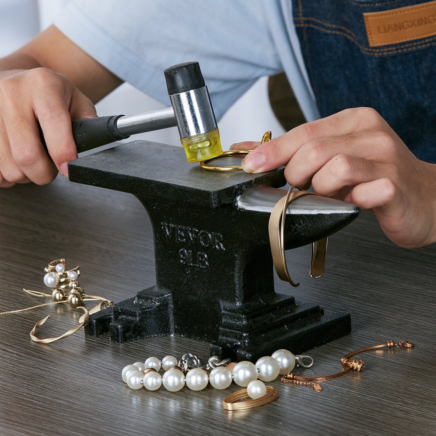 Single Horn Anvil, 4 kg Cast Steel Anvil, High Hardness Rugged Round Horn Anvil Blacksmith, Compact Design and Stable Base, Forge Tools and Equipment, Metalsmith Tool for Bending and Shaping